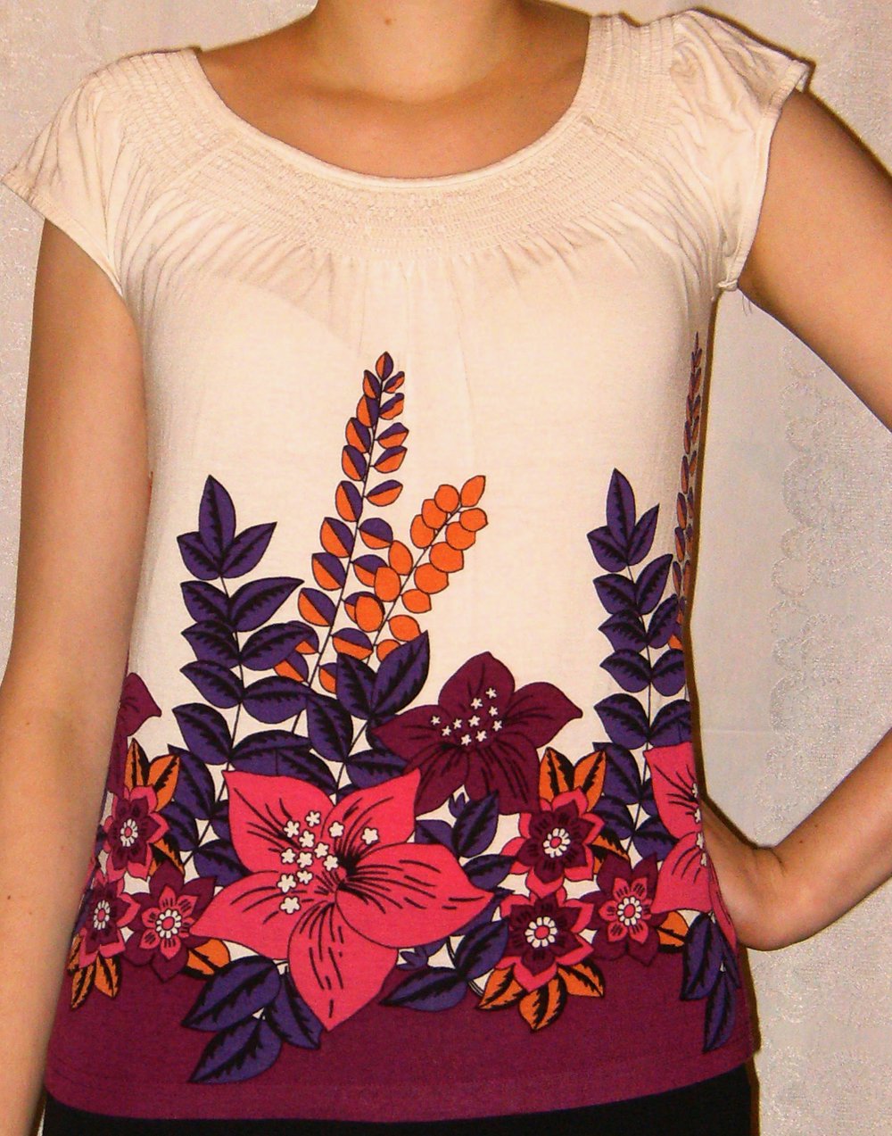 Schönes Oberteil mit süßem Blumenmuster von H&M