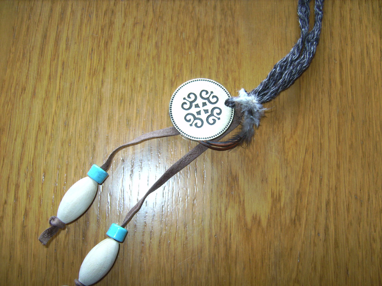 Verschenke Anhänger Indigo Look, Knüpfband Boho, Amulett Symbol, Keltisch, Holz mit Perlen an Sammelbesteller
