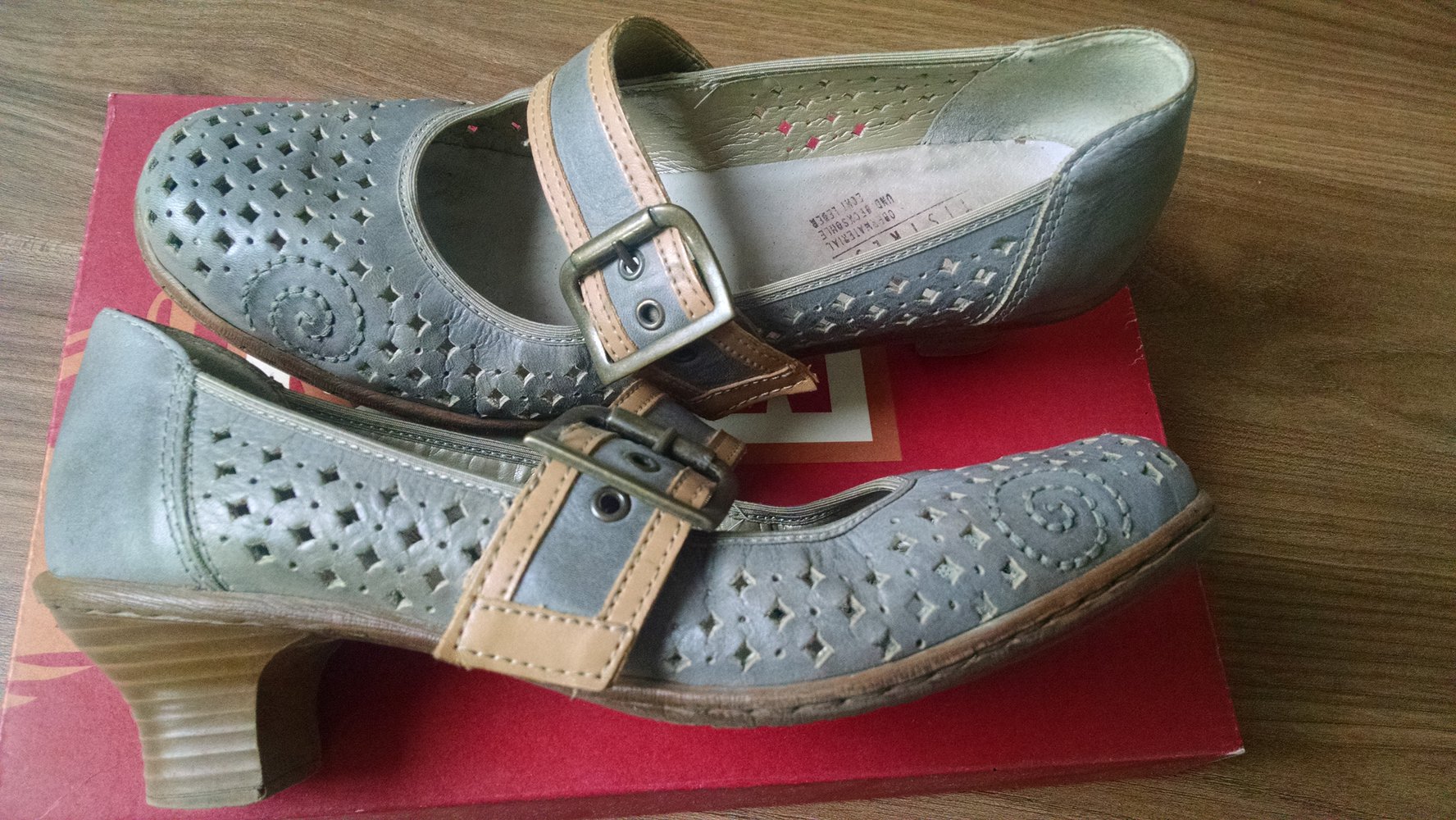 Graublaue Spangenpumps