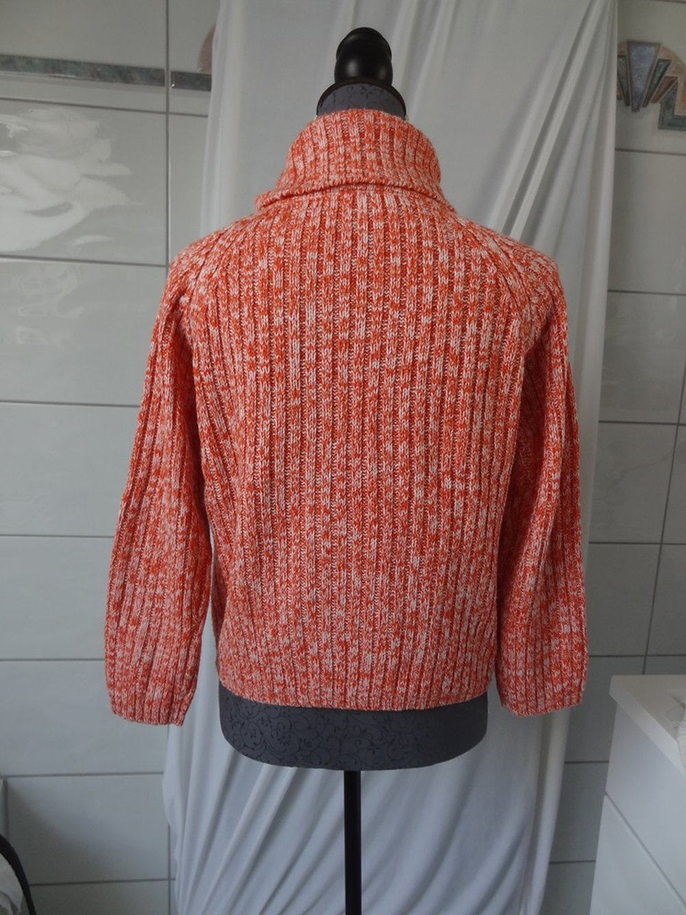 Orange weißer Strickpullover in Gr. 176
