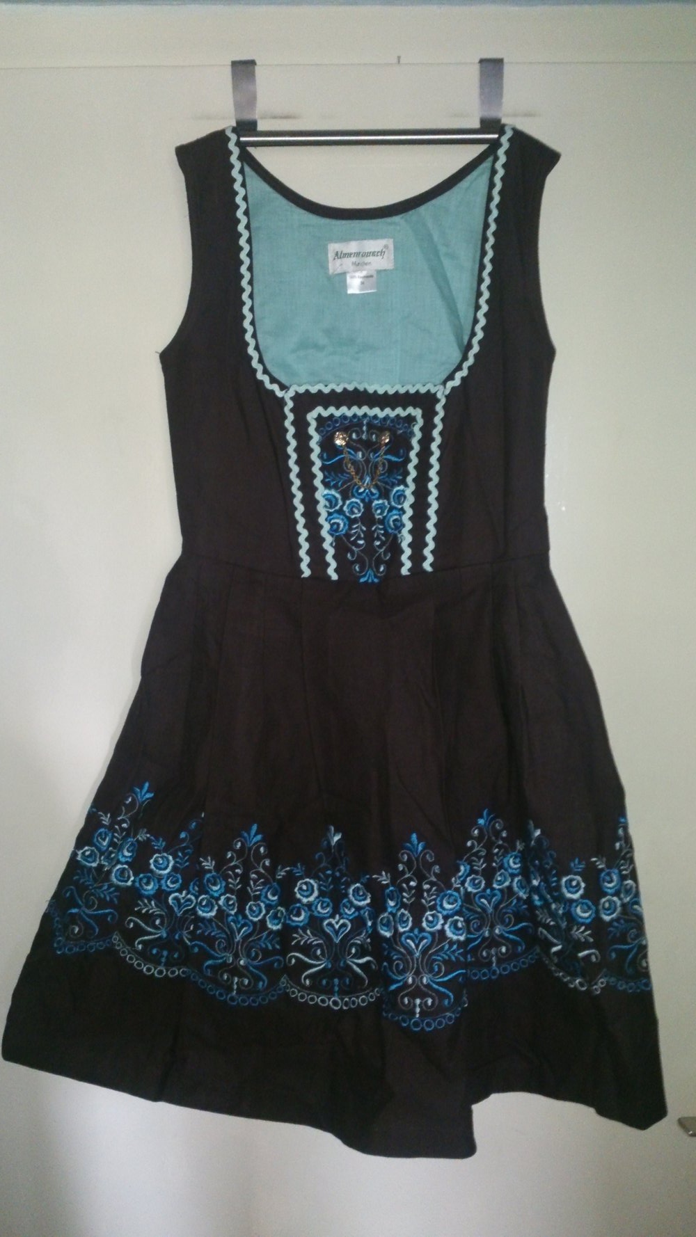 Echtes Münchner Dirndl, NEU 