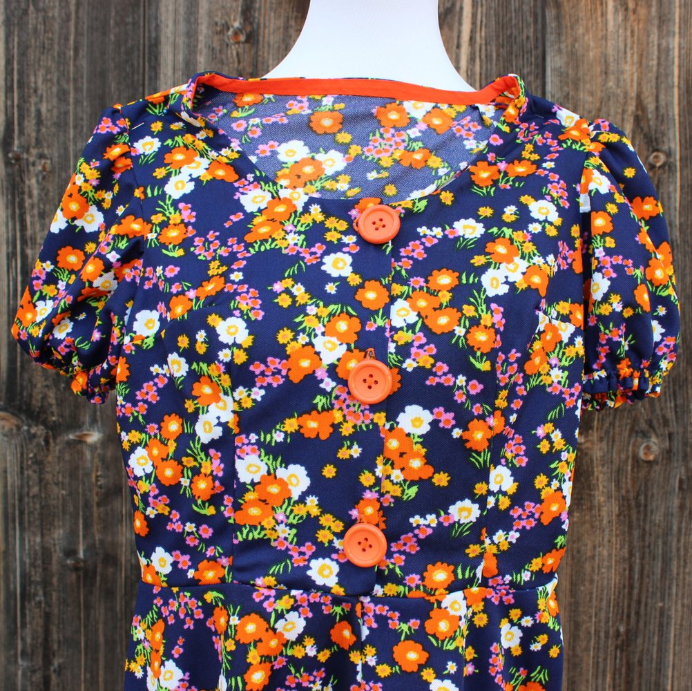 dunkelblaues True Vintagekleid mit Blumenmuster, DIY Unikat, ca. Größe 36