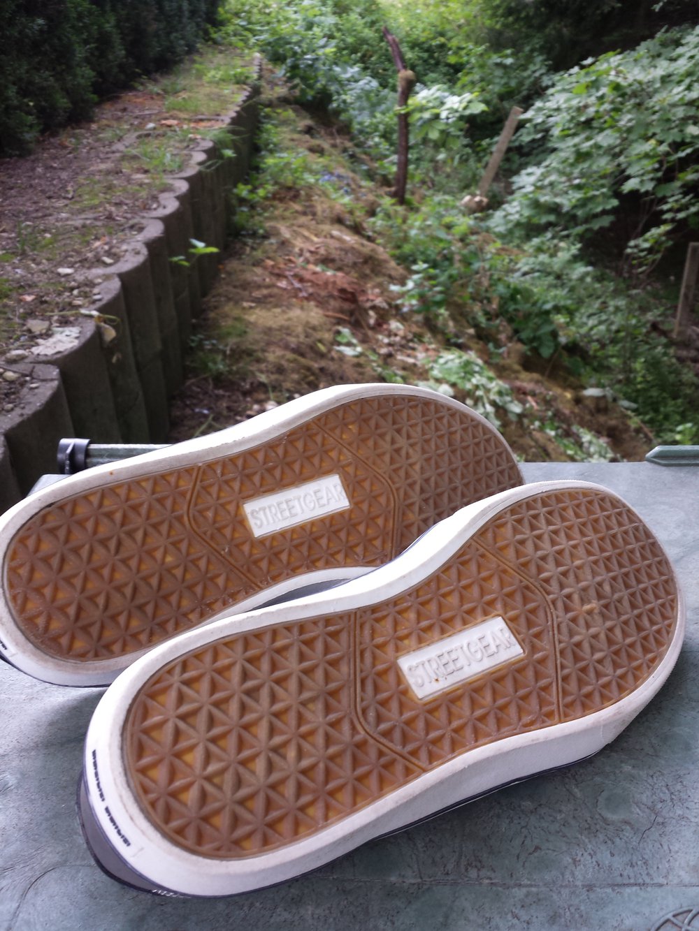 Criss Cross Sneaker 