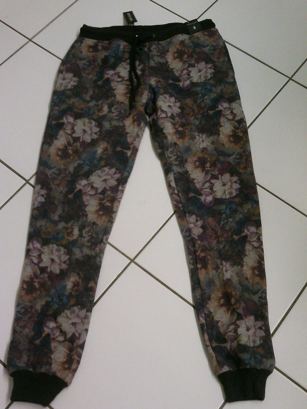 River Island geblümte Jogginghose