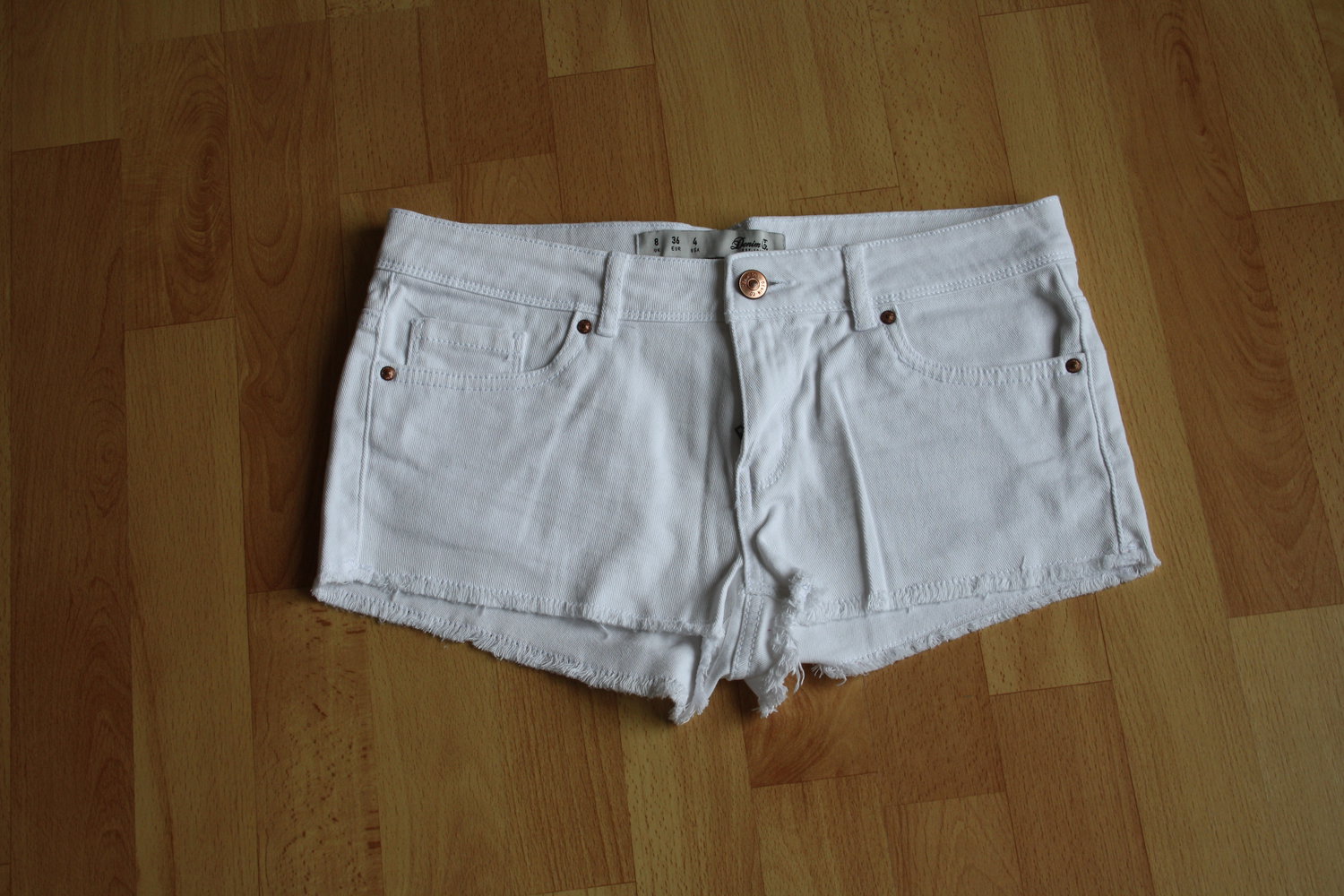 * Shorts weiß Basic