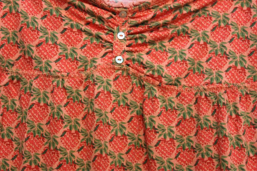 Bandeautop mit Obstmuster - Ananas? Erdbeeren?
