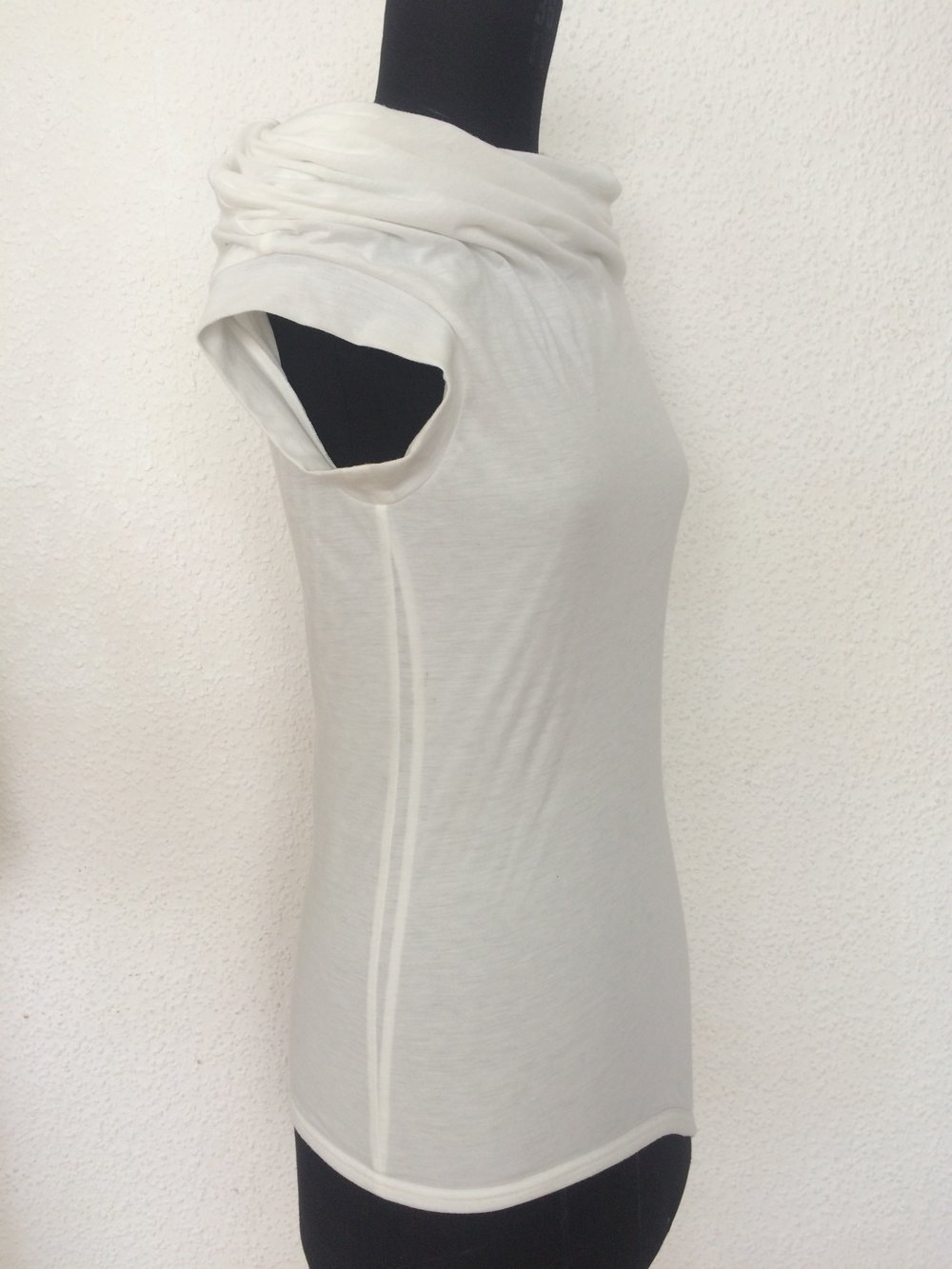 LE CIEL BLEU Japanisches Designer Top mit FALTEN-DRAPÉS, T-Shirt mit Asymmetrischem Saum in weiss