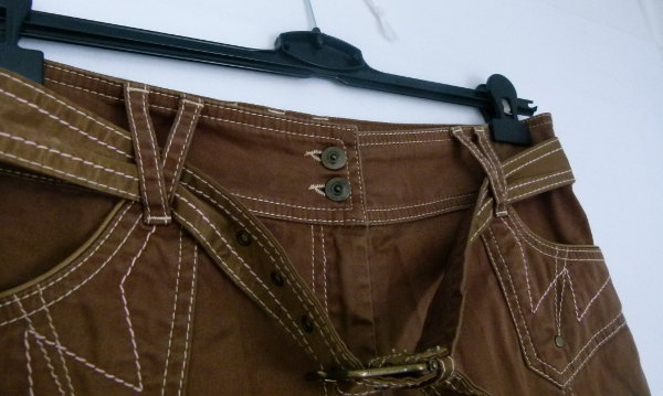 Boho Hose mit Gürtel, braun khaki mit Ziernähten, Mori Goa Festival 