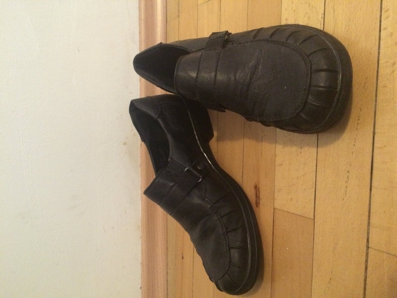 Schuhe schwarz Brogues Leisetreter