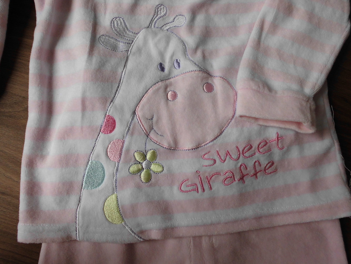 Niedlicher Giraffenschlafanzug aus Nickistoff Gr. 92