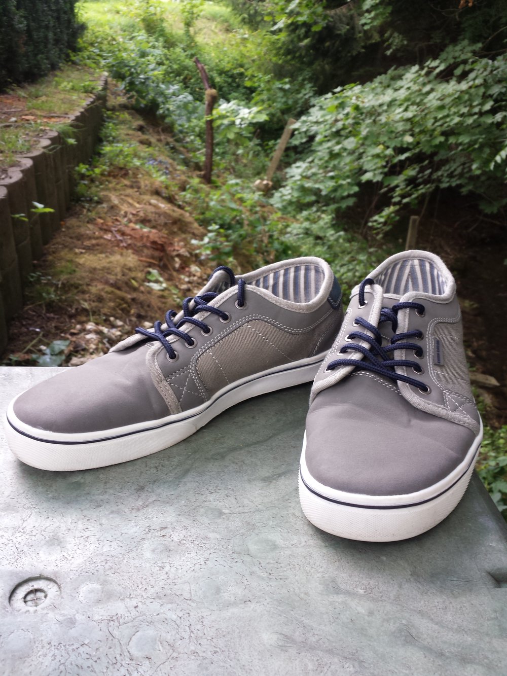 Criss Cross Sneaker 