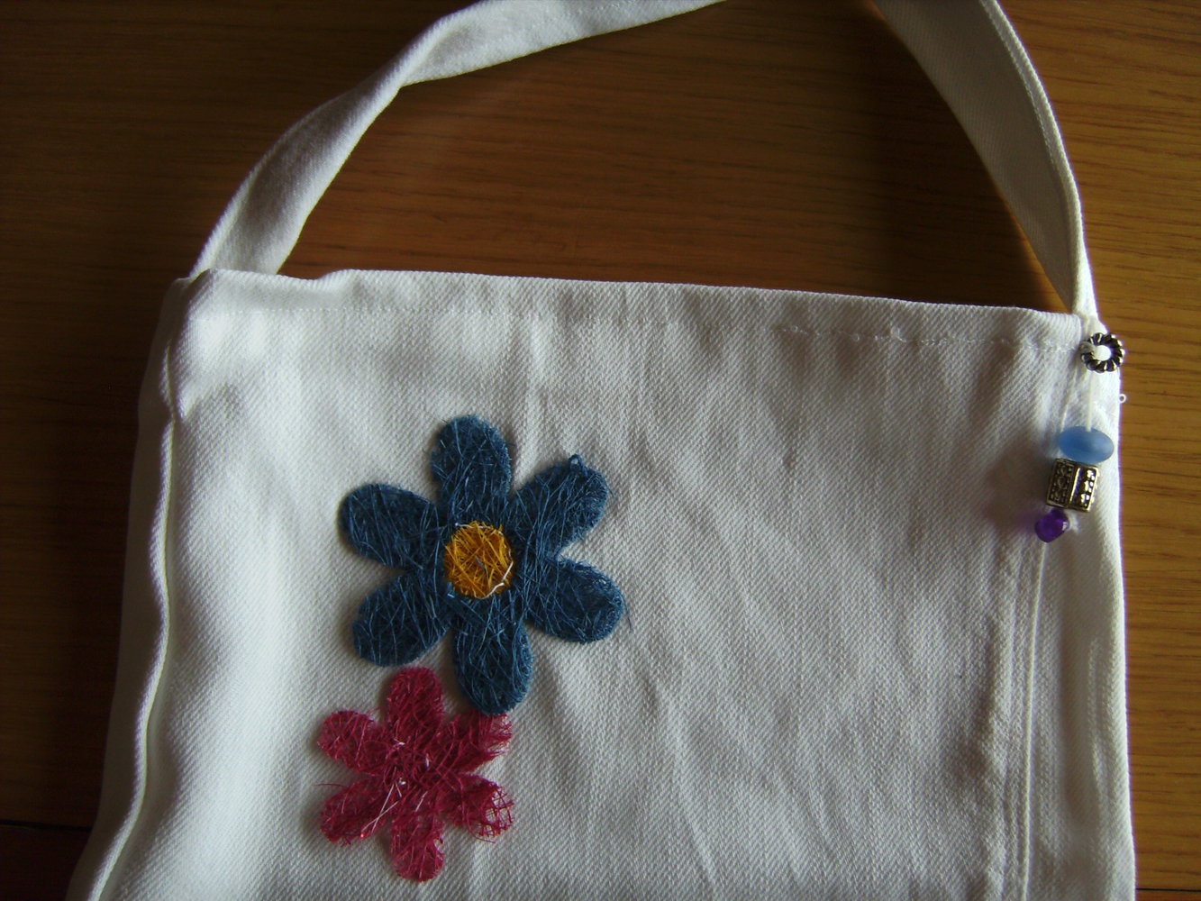 Unikat! Tasche, Beutel, Jeansbeutel weiss mit Accesessoire, DIY, Selfmade Summertime #Festival #Umhängetasche Bohemian, Einzelstück 