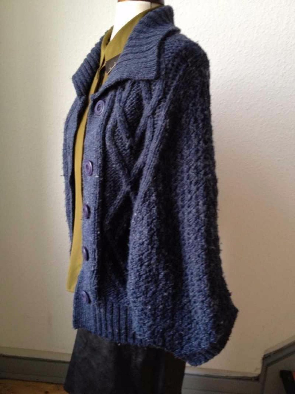 Flauschige Vintage Strickjacke mit Fledermausärmeln