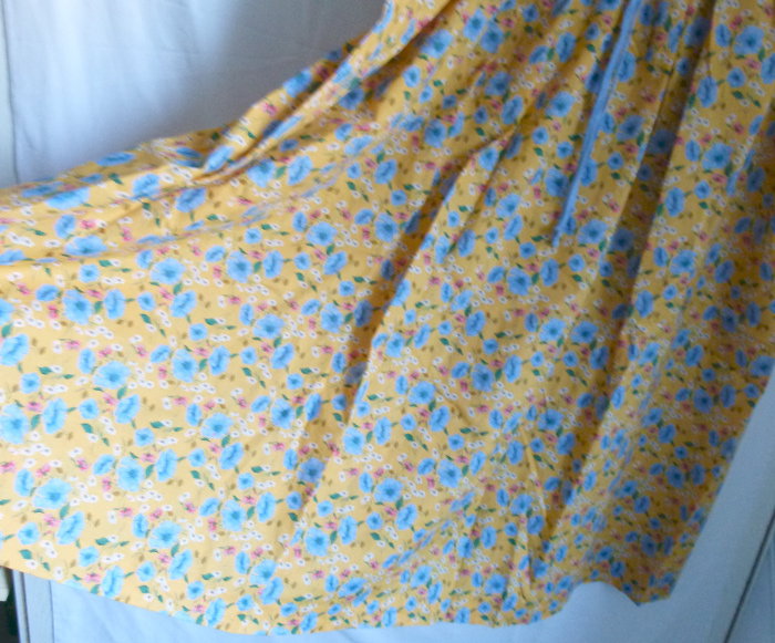 Sommer Trachten Kleid, honiggelb mit Blumenmuster, Schnürung, Folklore Landhaus Mori Retro Vintage Floral Blümchen Cottagecore