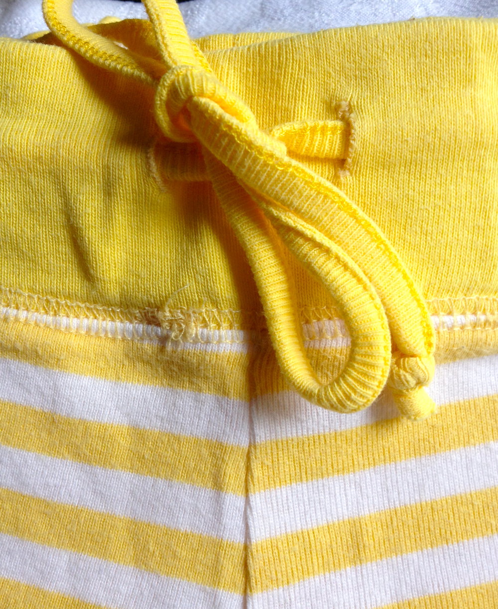 Schöne Hotpants mit Streifen