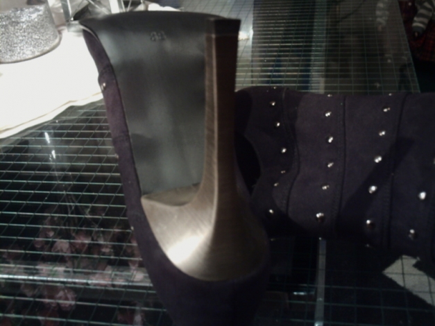 sexy Wildleder / Velour (?) Stiefeletten mit vielen Nieten, neu