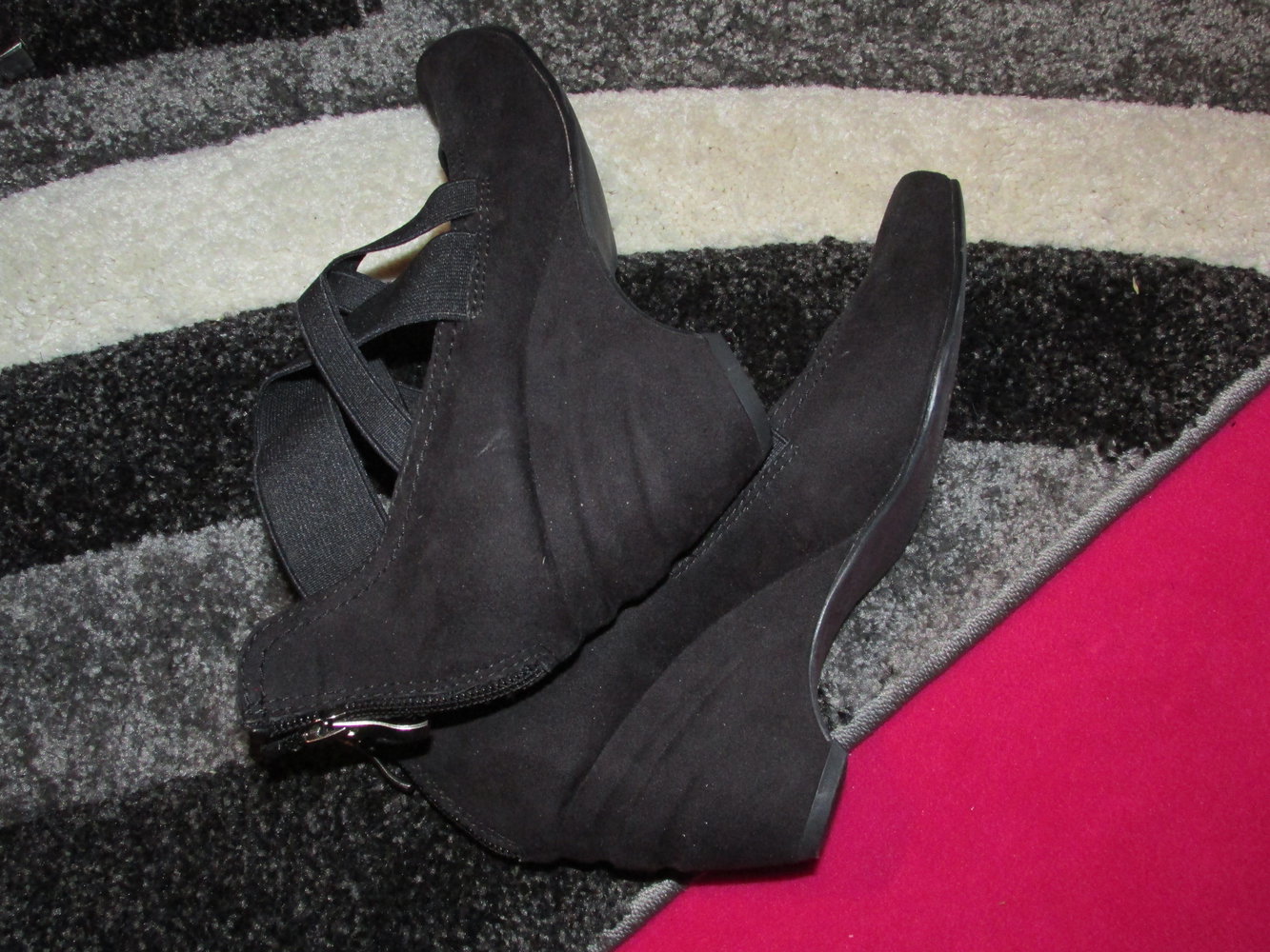 neuwetig Marco Tozzi Pumps mit Gummibändern. Größe 38