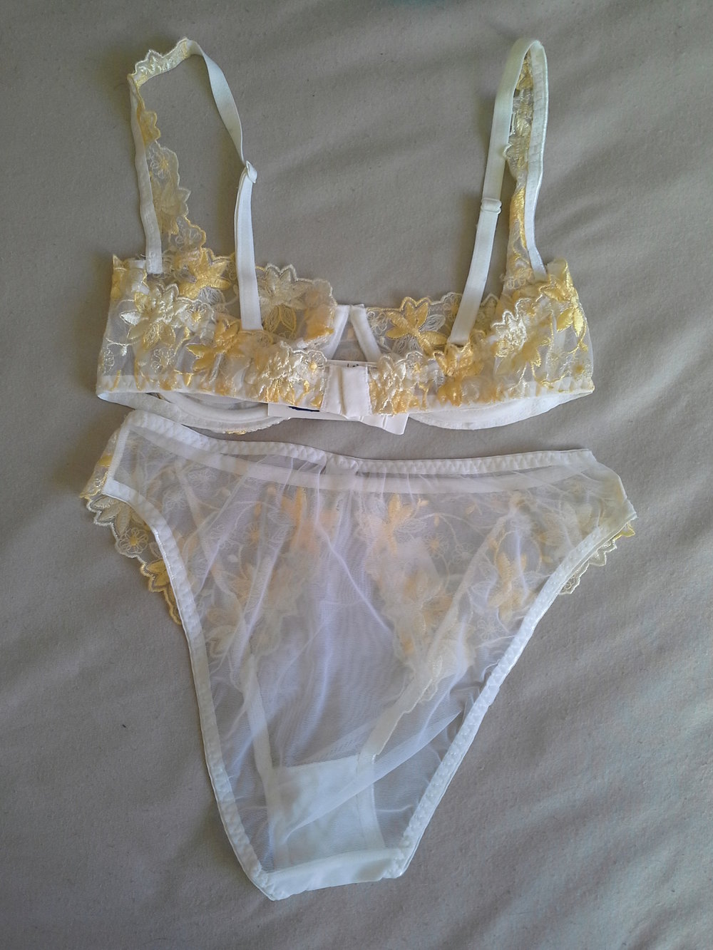 Magali, gelbweiß durchsichtiig, slip 40 BH 75C