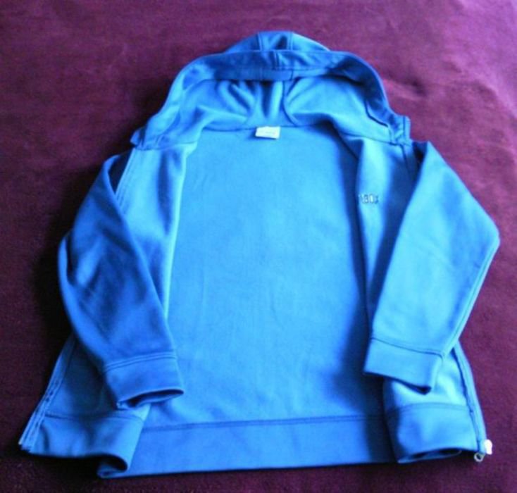 Blaue Kaputzenjacke von 