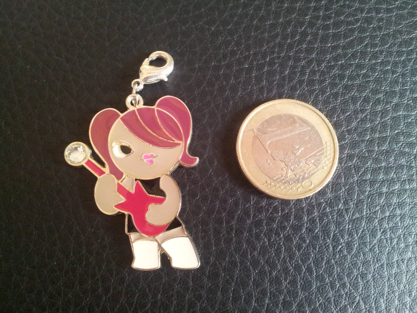 Modeschmuck Kettenanhänger Mädchen mit Gitarre NEU