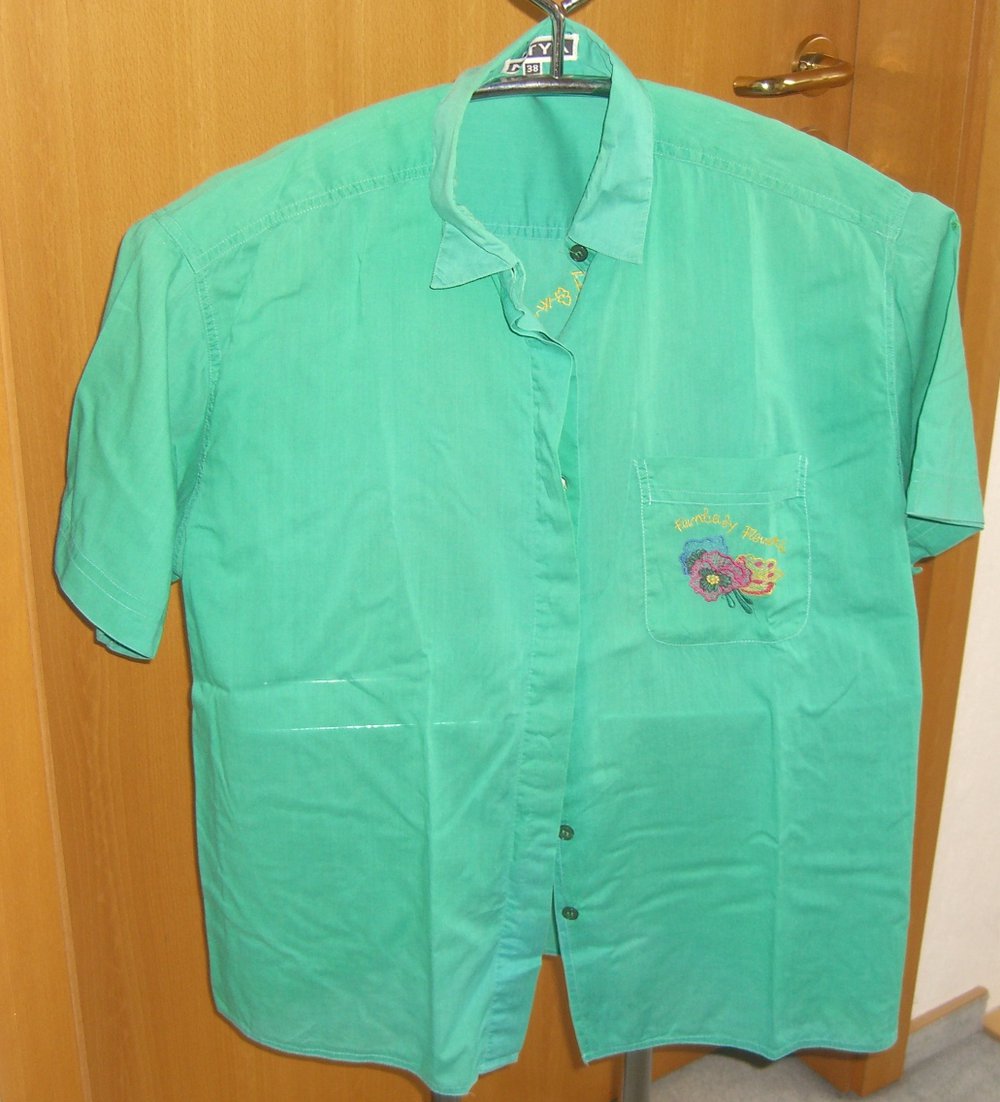 Grüne Bluse mit Blumenmotiv