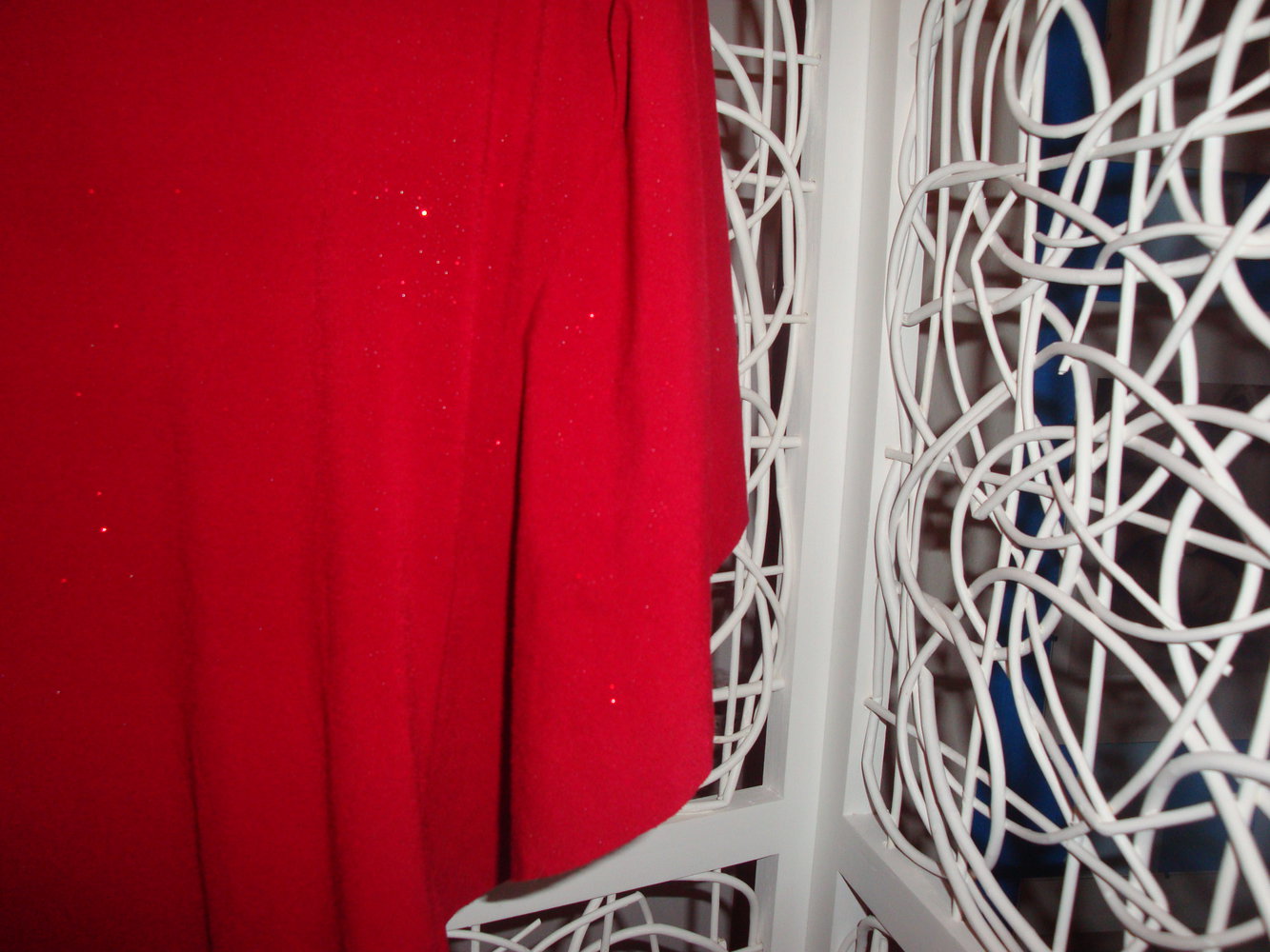 rotes Glitzershirt