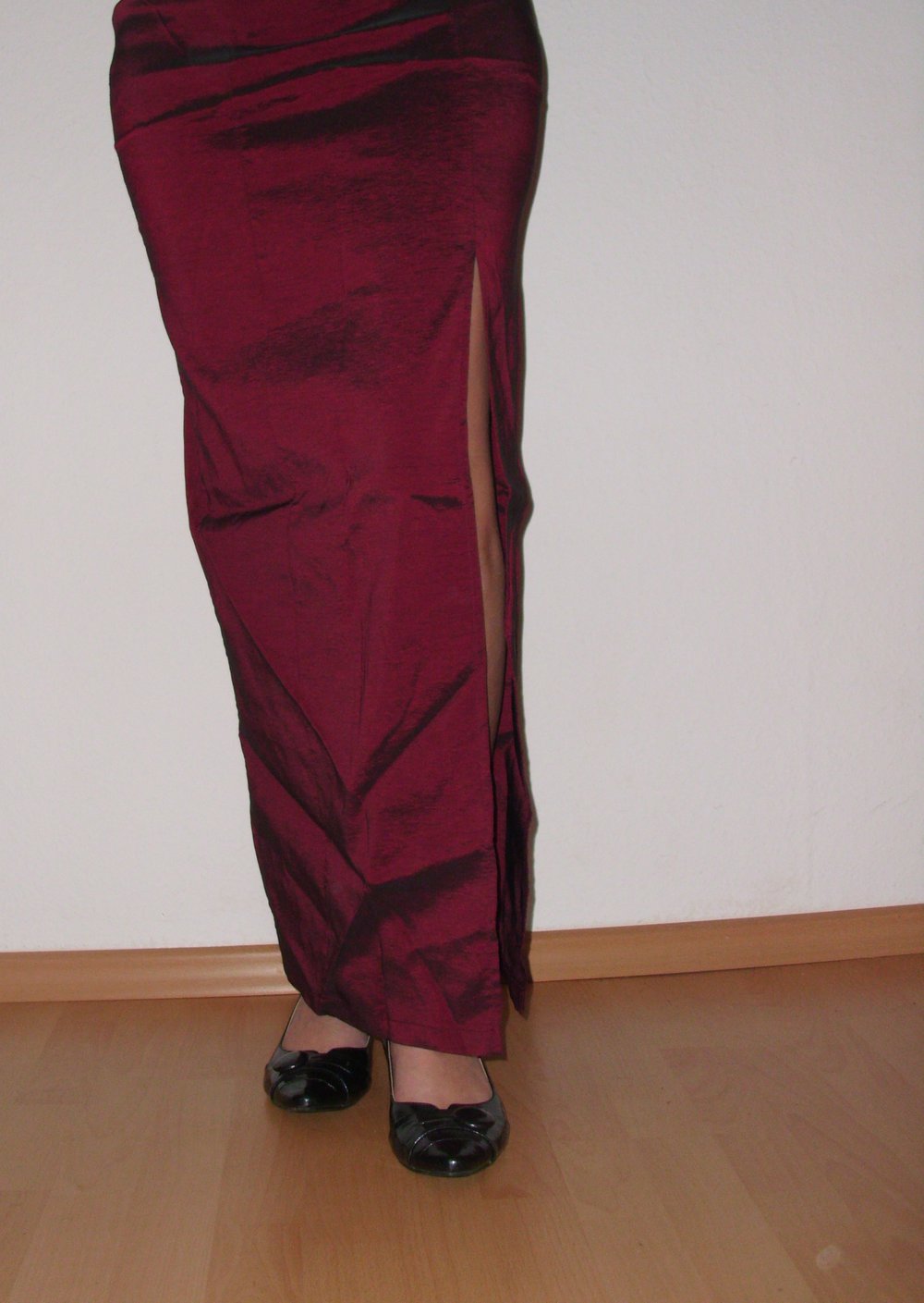 Festliches Kleid bordeaux rot glänzend