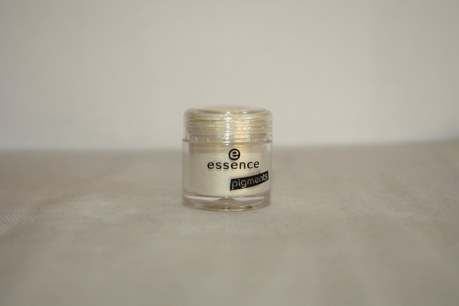 * essence Pigment 09 be my brightsmaid