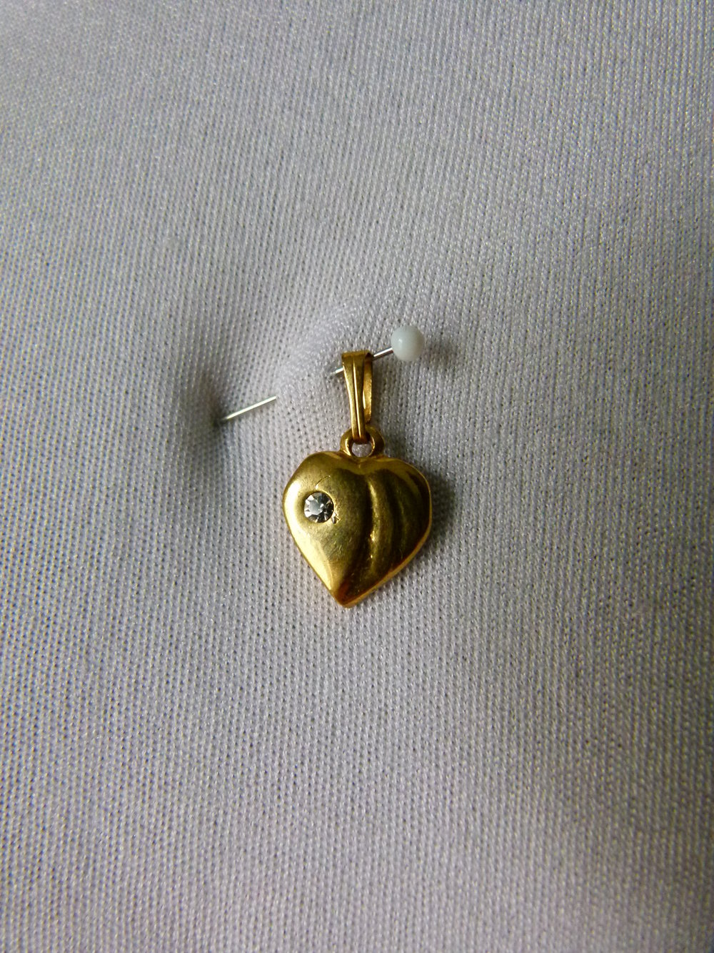 Herz Anhänger, goldfarbenes Metall mit Strass-Steinchen, Modeschmuck Vintage Mori