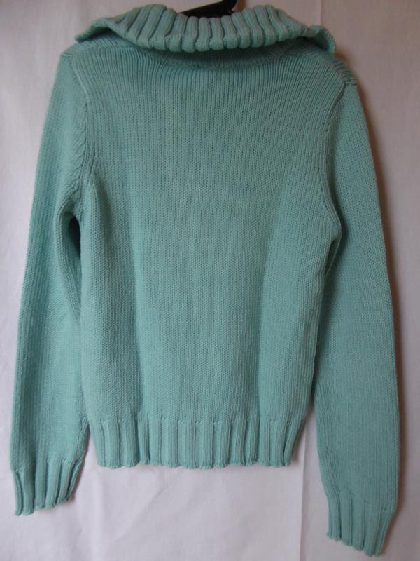 Helltürkiser Pullover mit besonderem Kragen von S.Oliver