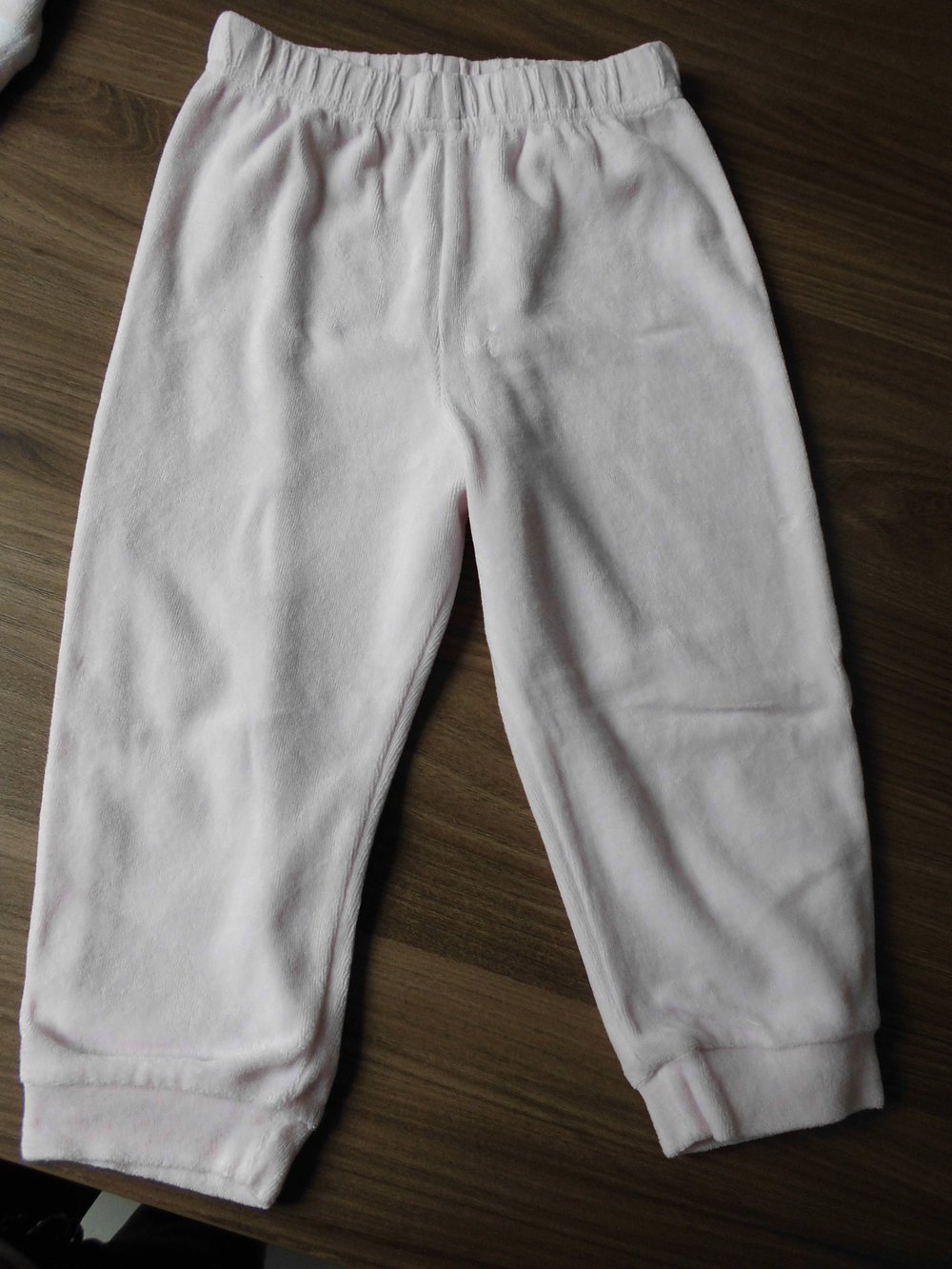 Niedlicher Giraffenschlafanzug aus Nickistoff Gr. 92