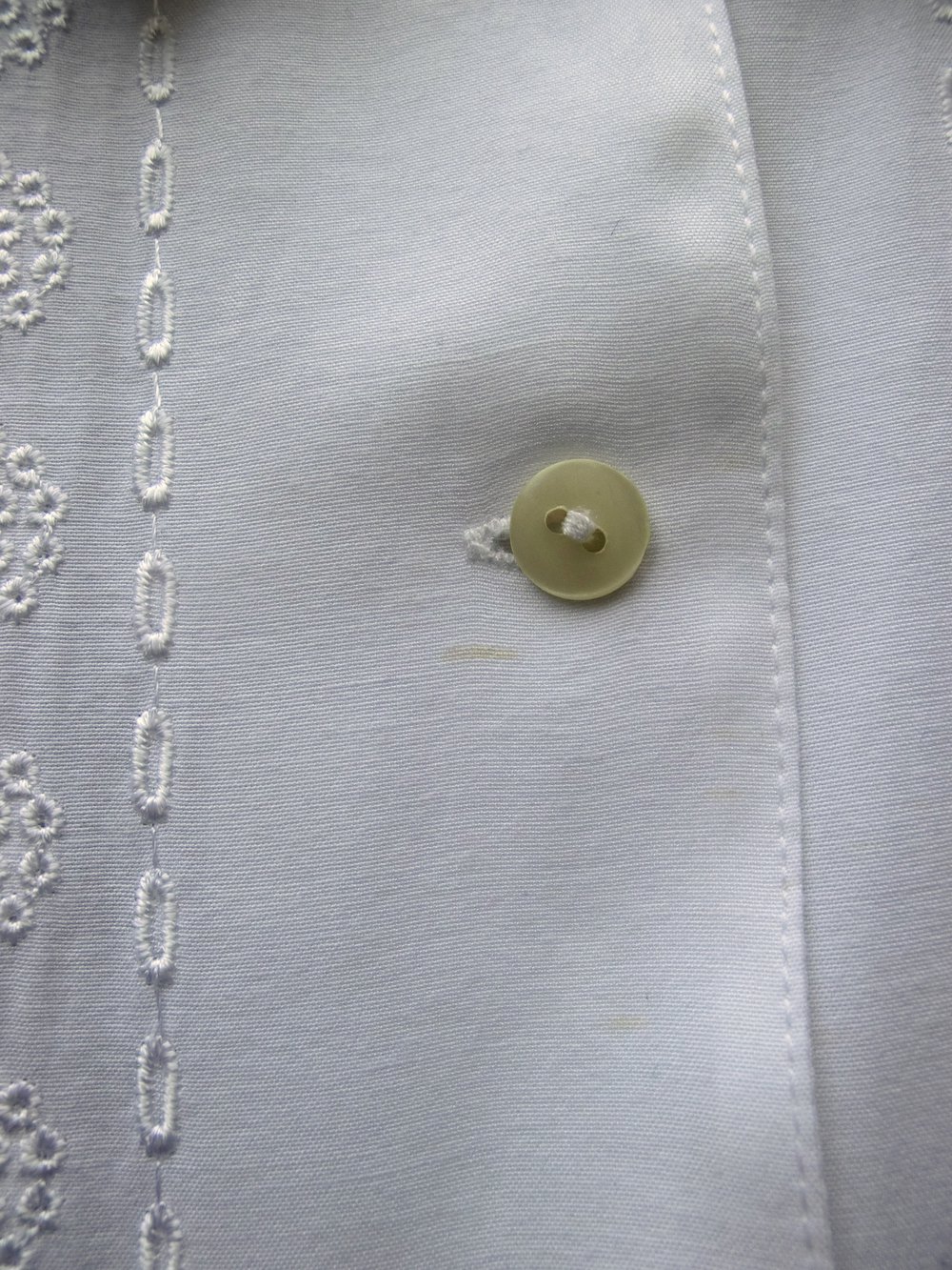 Weiße Bluse Stickmuster