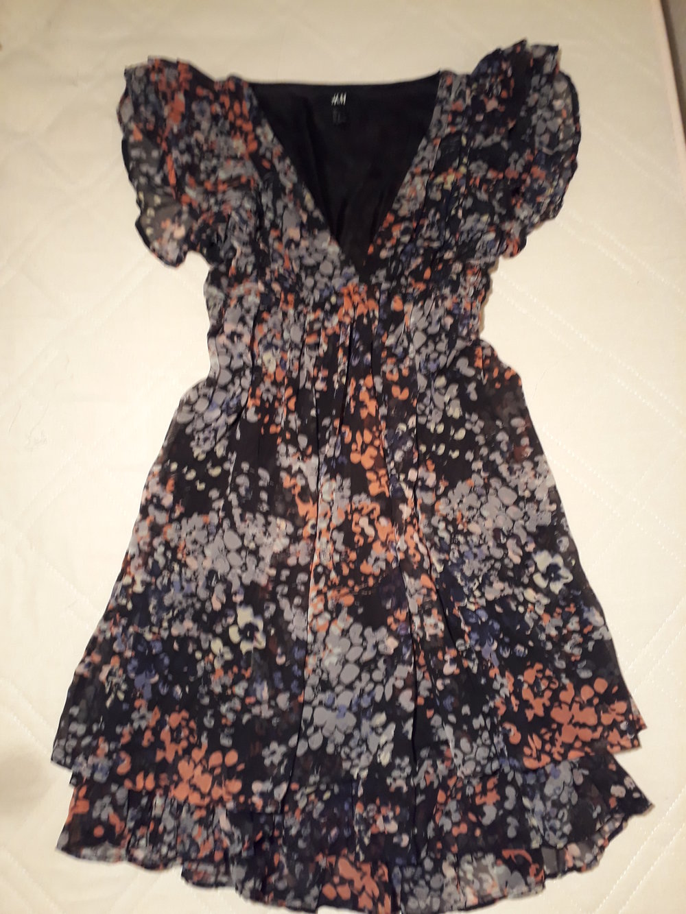 schönes Volantkleid