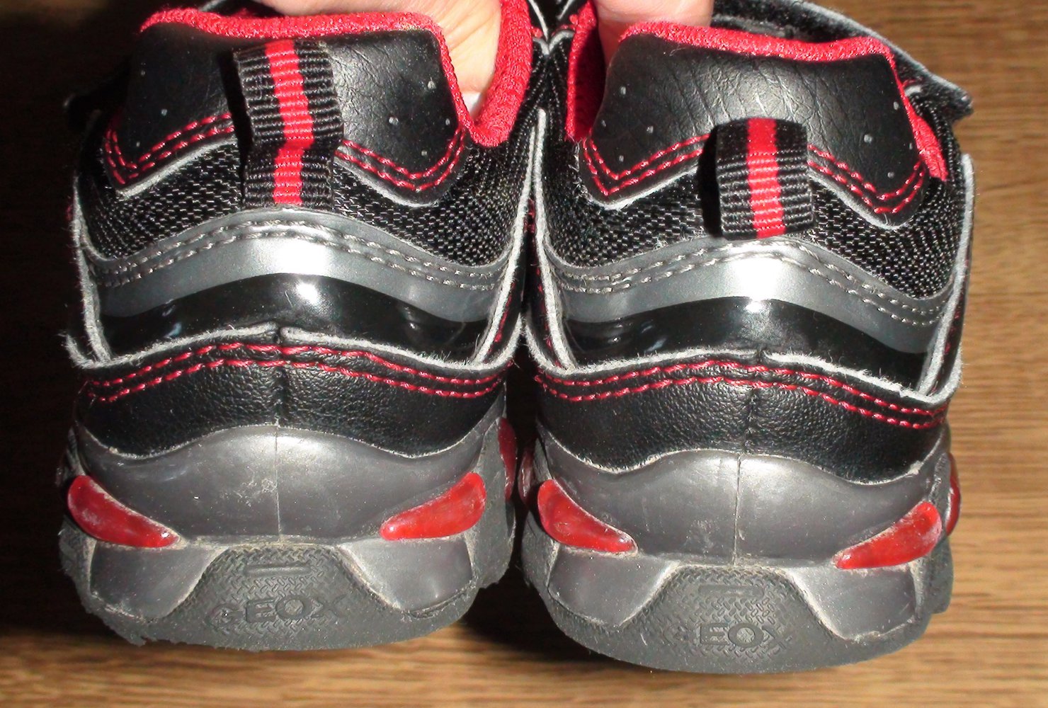 Geox Sneakers mit Blinklicht Gr.28