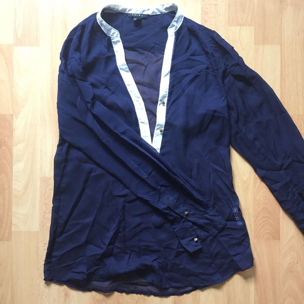 Dunkelblaue Bluse