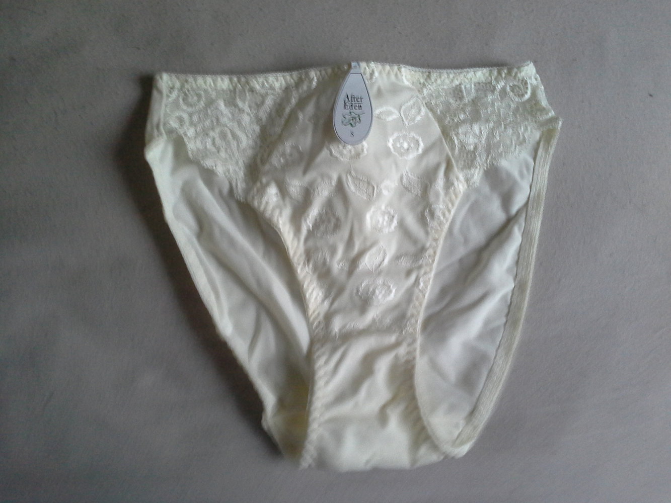 After Eden, champagner farbener Slip in S