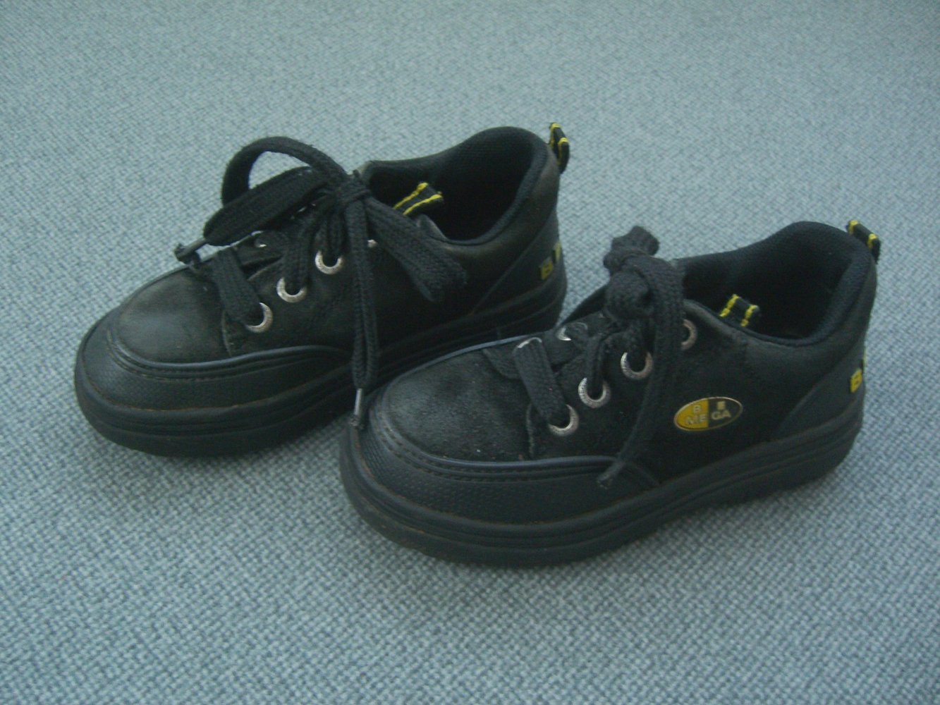 Schwarze Halbschuhe, Gr. 30