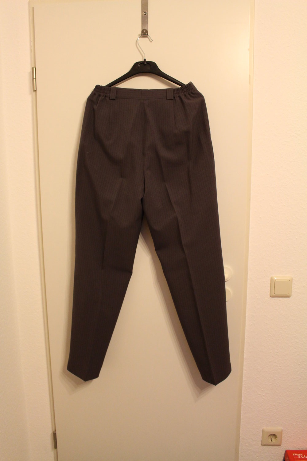 312. Damen Nadelstreifenanzug von Quelle, Gr. 38, Farbe graphit