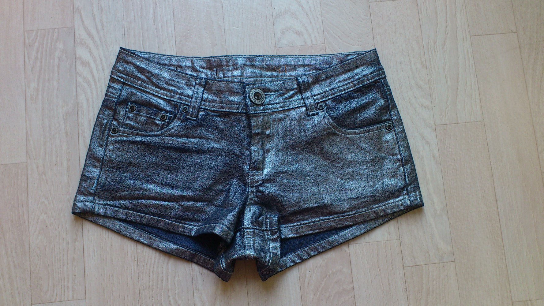 Silber-graue Hotpants