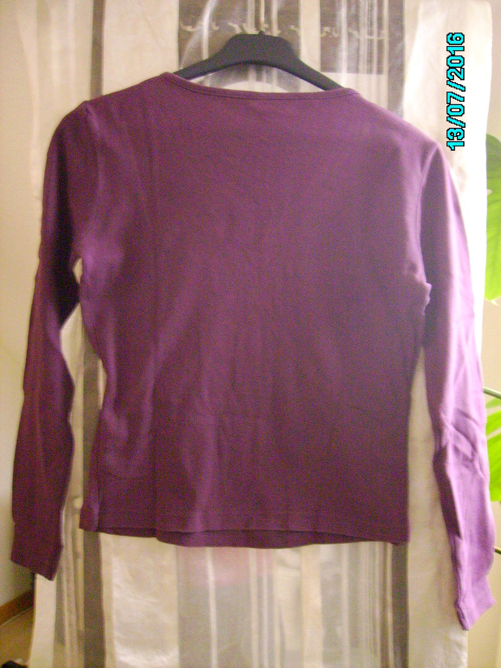 Dünner Beerenfarbiger Wickelpullover, Größe 36/38 von Bon Prix