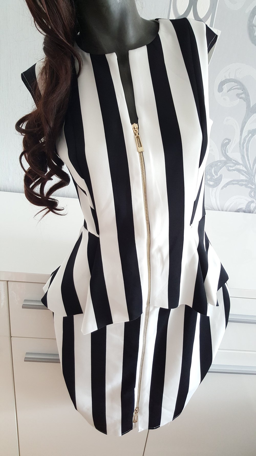 Elegantes Schwarz Weiß Kleid gestreift Reißverschluss gold ausgez. L 40 evtl. auch M 38