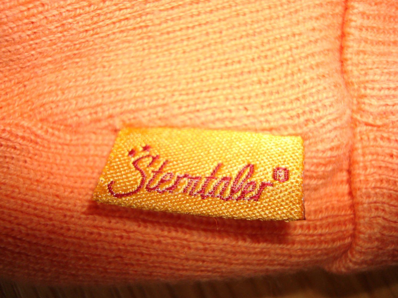 süße Babymütze in Orange von Sterntaler