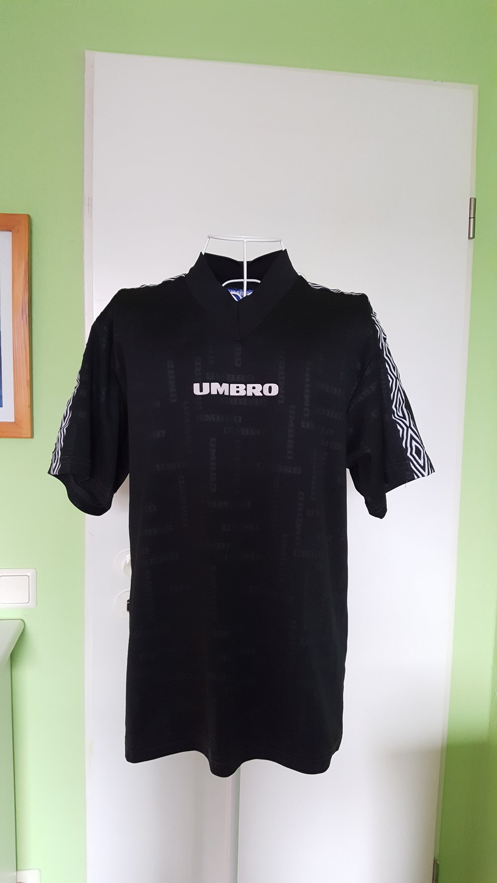 406. T-Shirt für den Sport von Umbro, Gr. 38-40