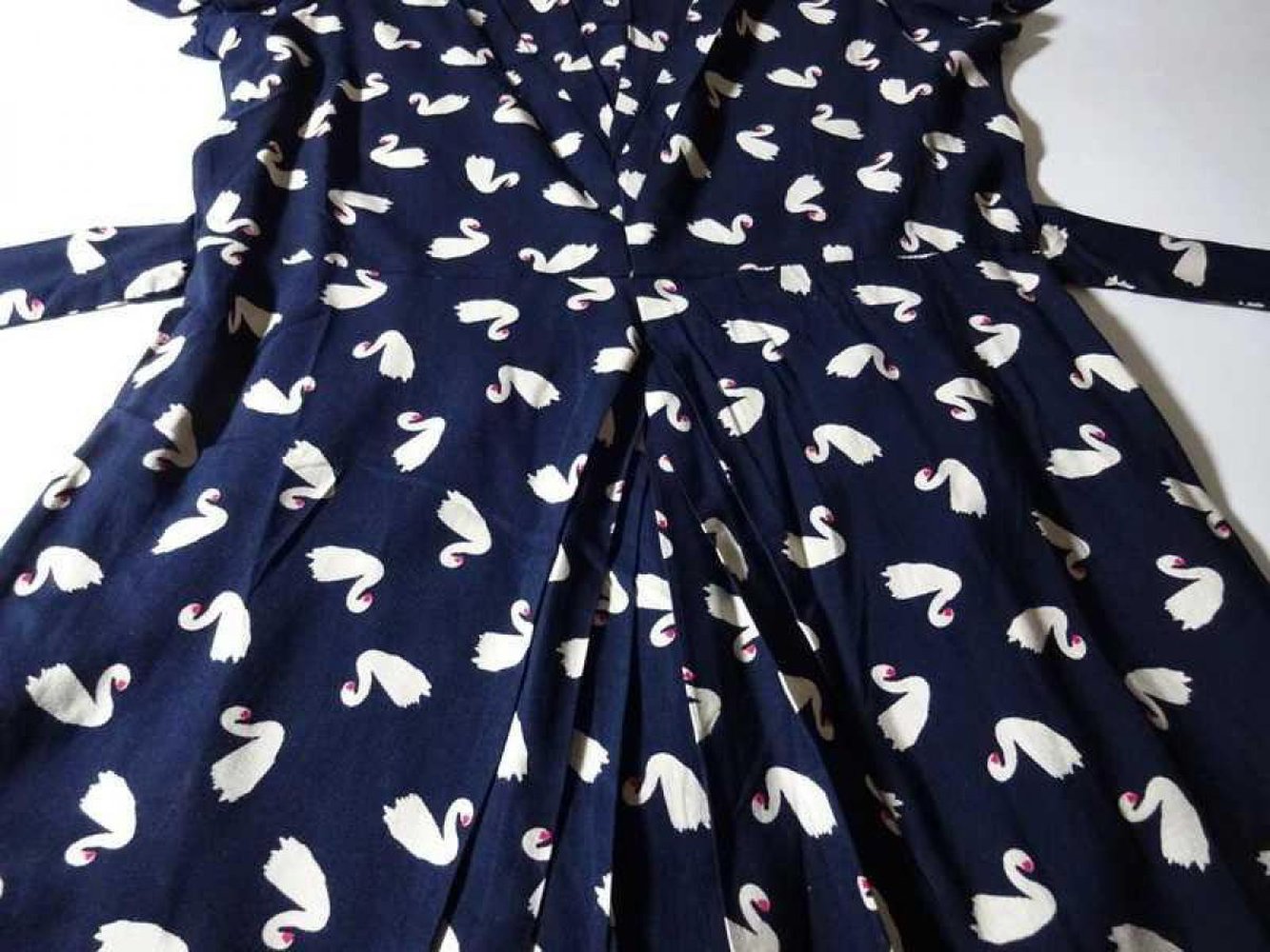 NEU Dunkelblaues Kleid mit Schwänen Yumi Gr. 40 Gr. 12 Gr. M