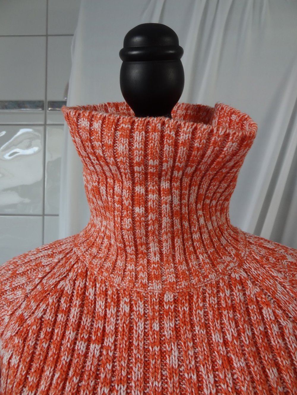 Orange weißer Strickpullover in Gr. 176