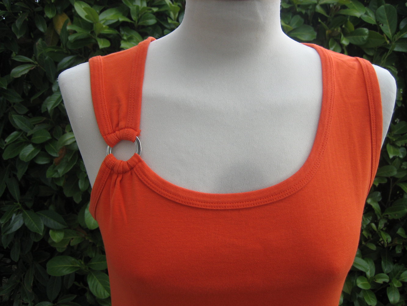 Hochwertiges Top Gr. 42, kräftiges Orange - mit Liebe zum Detail!