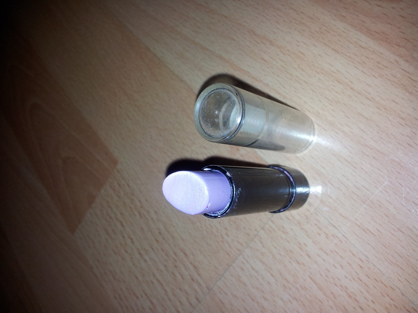 Zarter Lippenstift in rosa, rosè
