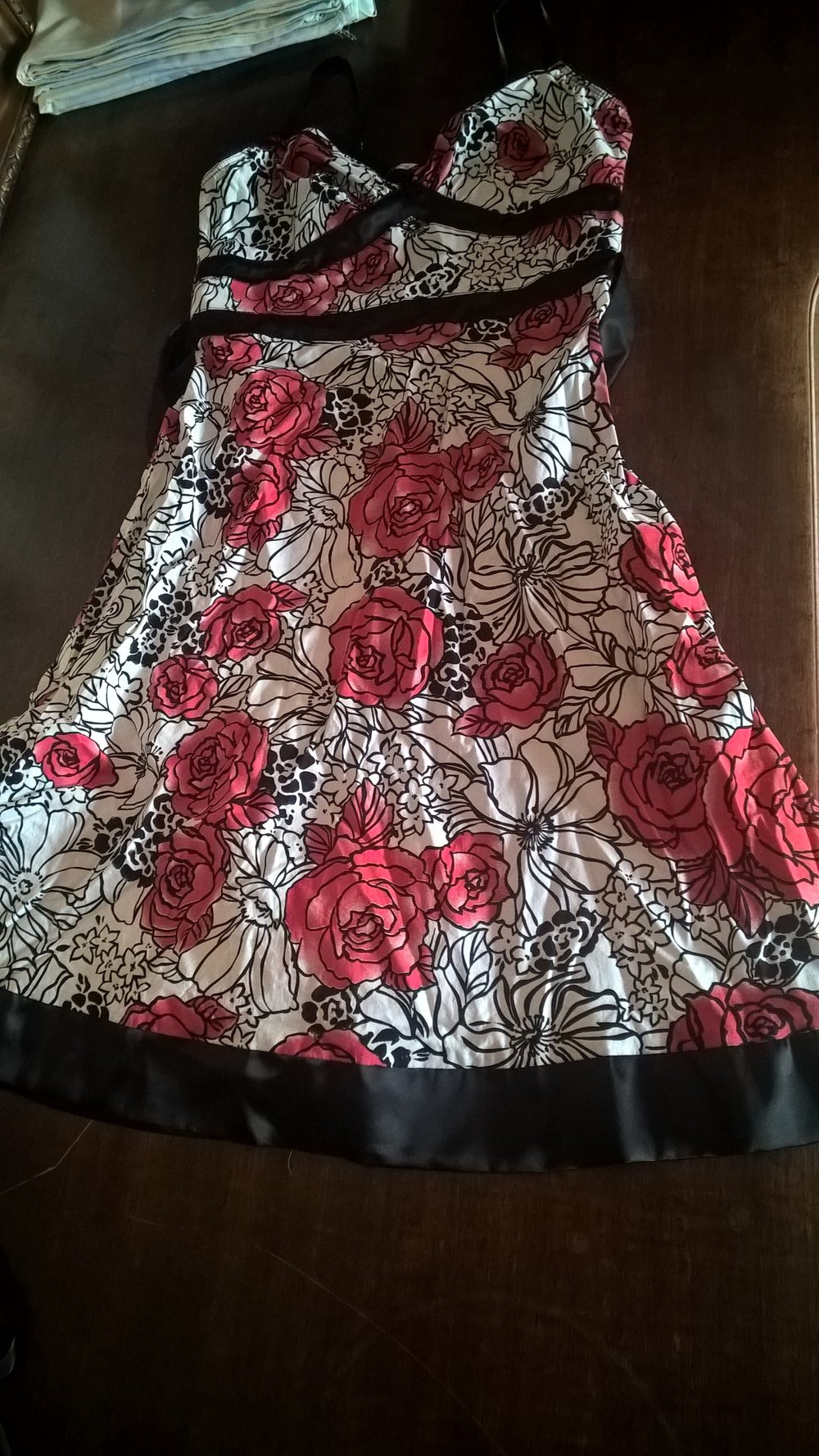 Sommerkleid rot schwarz