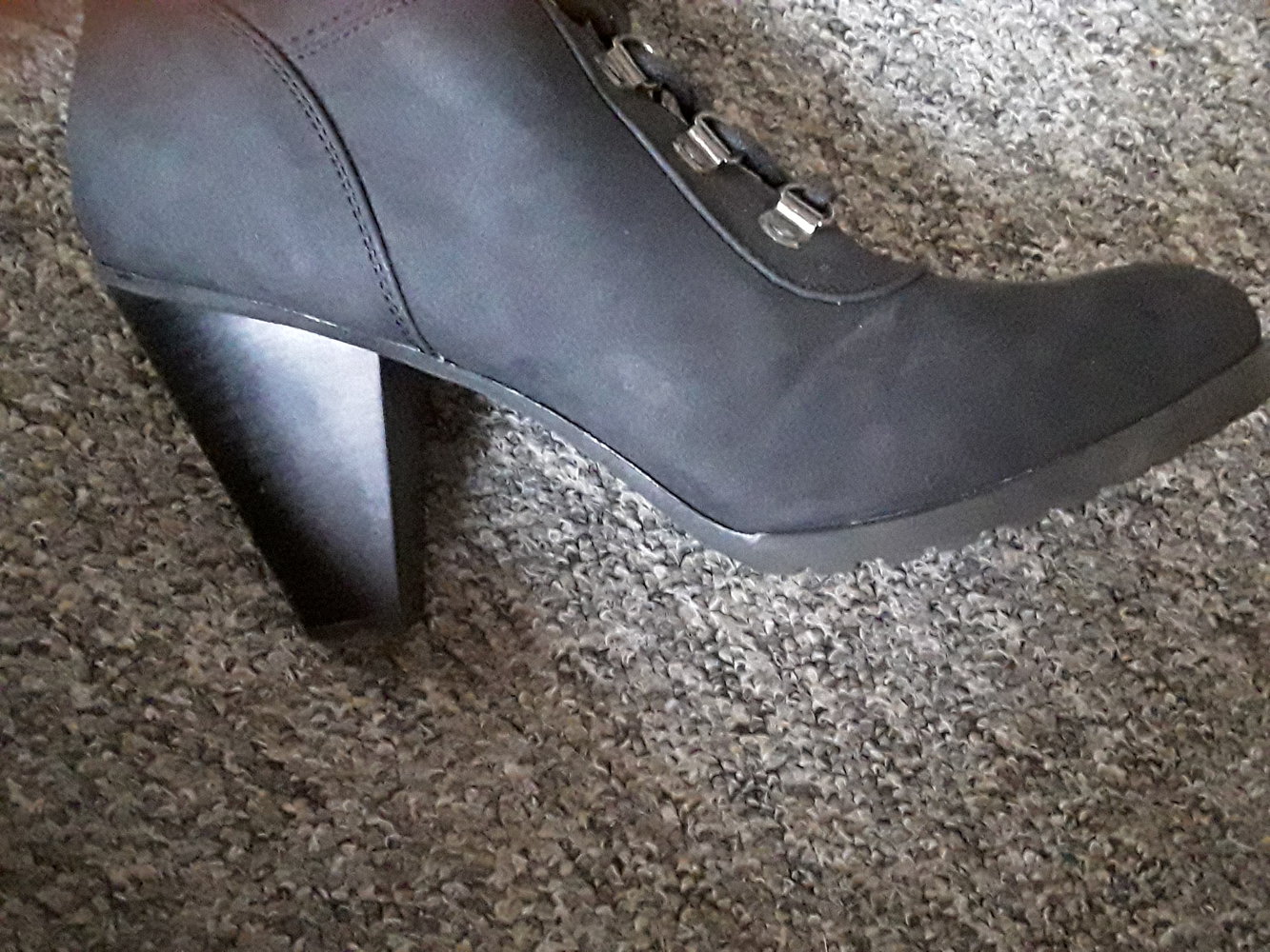 Schnürstiefel