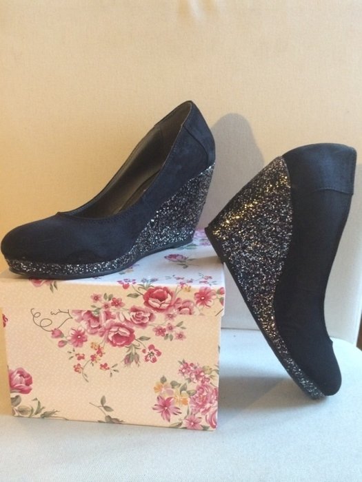 Burlesque Wedge Glitter